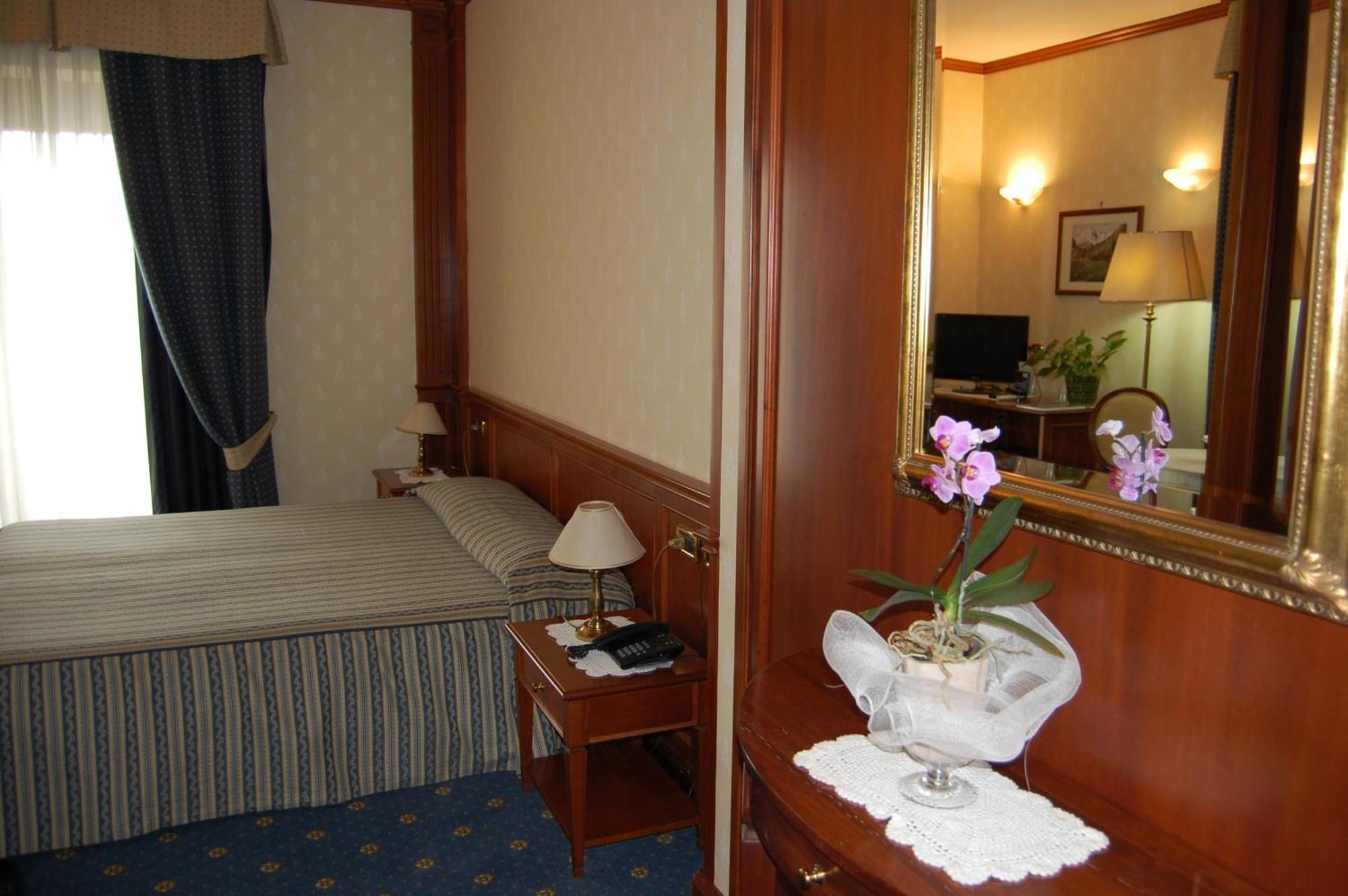 Hotel Olympic Saint-Vincent Room photo